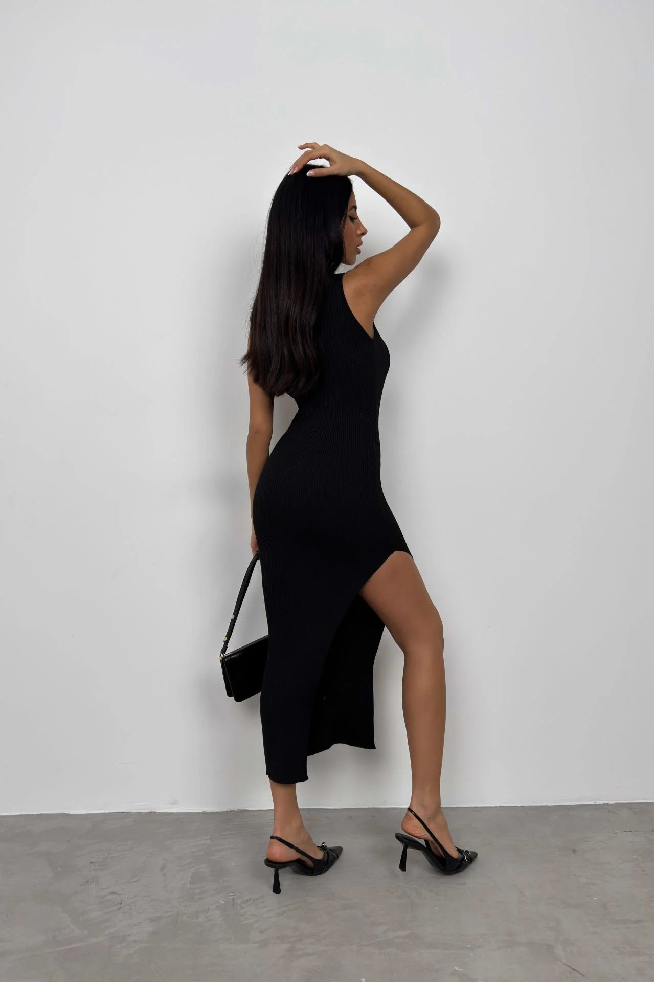 Slit detail one-shoulder black dress.